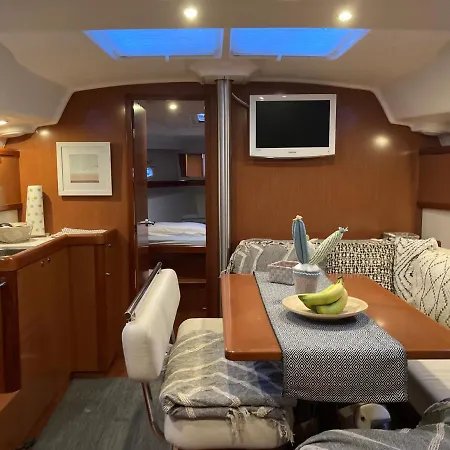 Barca A Vela Beneteau Oceanis 43 - Gin Tonic Botel *